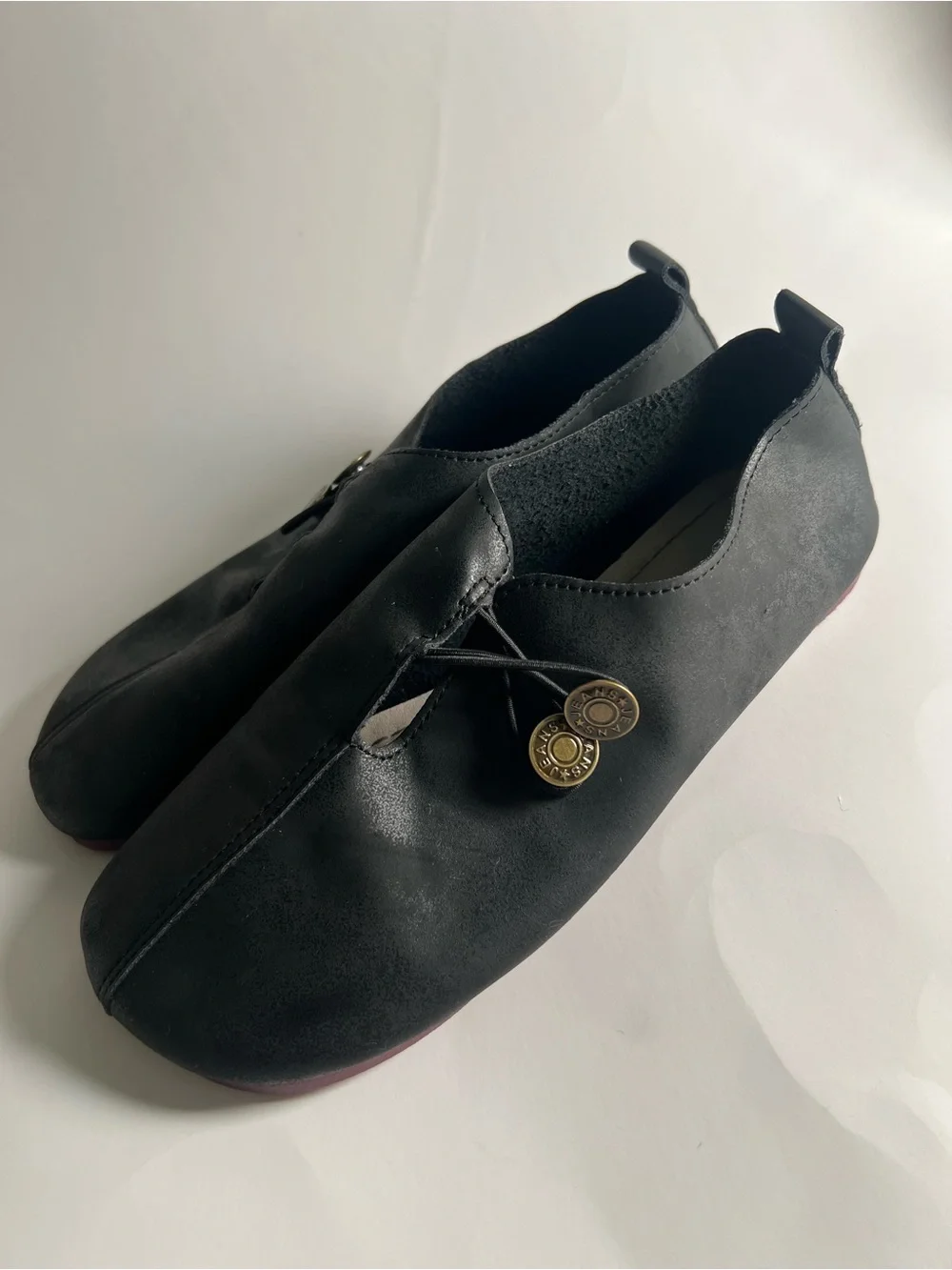 Women’s trendy faux leather button strap flats Size 39 (runs small like Size 8)